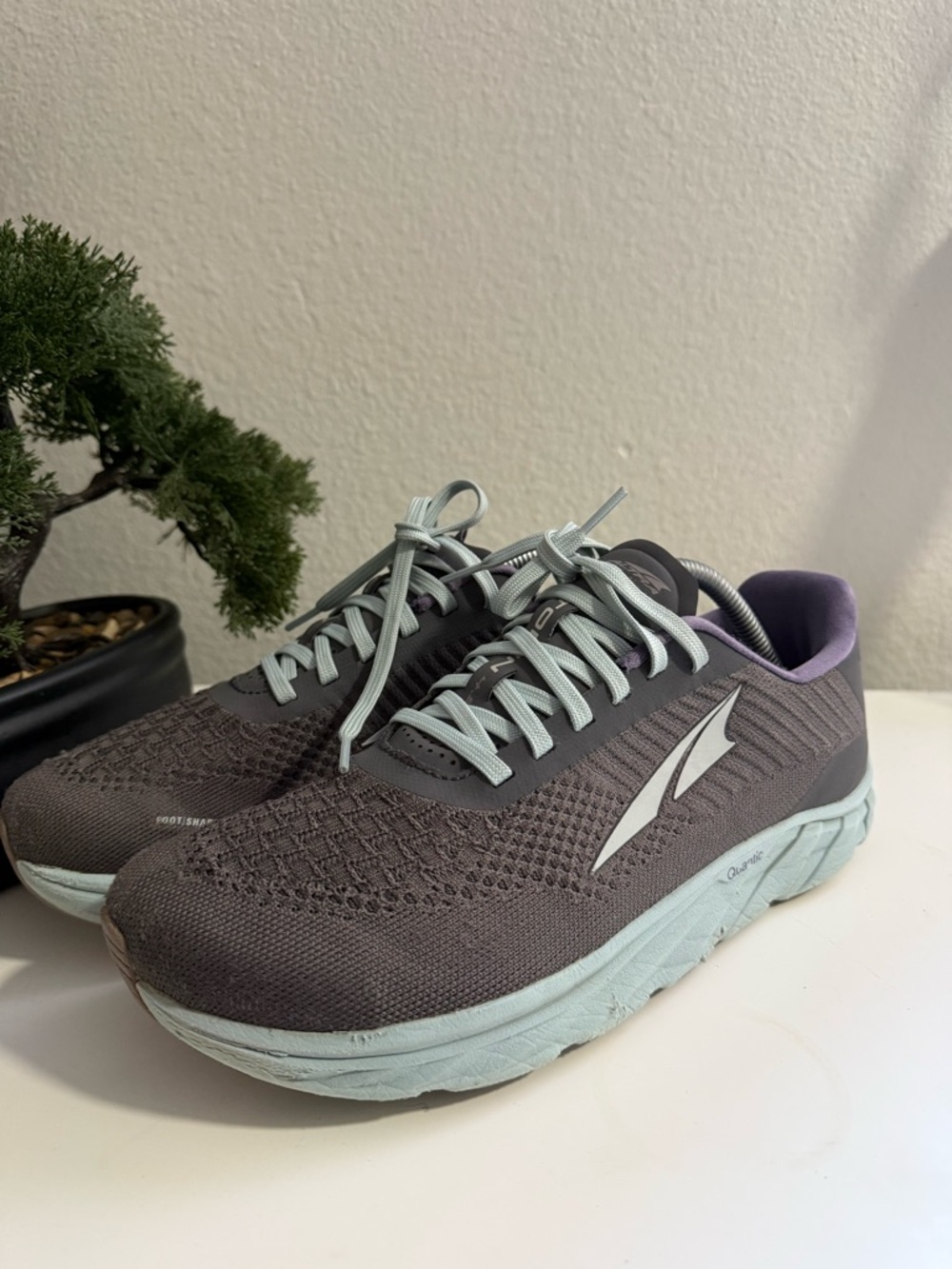 Altra women size 10.5 Torin 4.5 plush Women's Gray and Lavender Quantic Knit - Picture 3 of 6